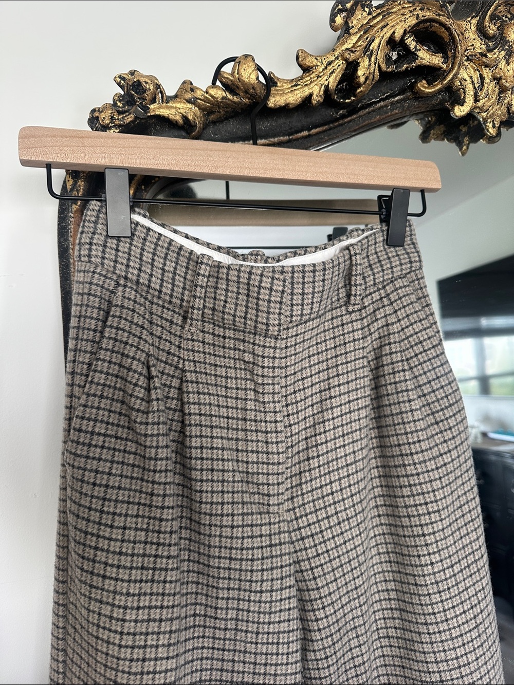 Aritzia The Effortless Pant - Brown and Cream Plaid - Picture 4 of 5